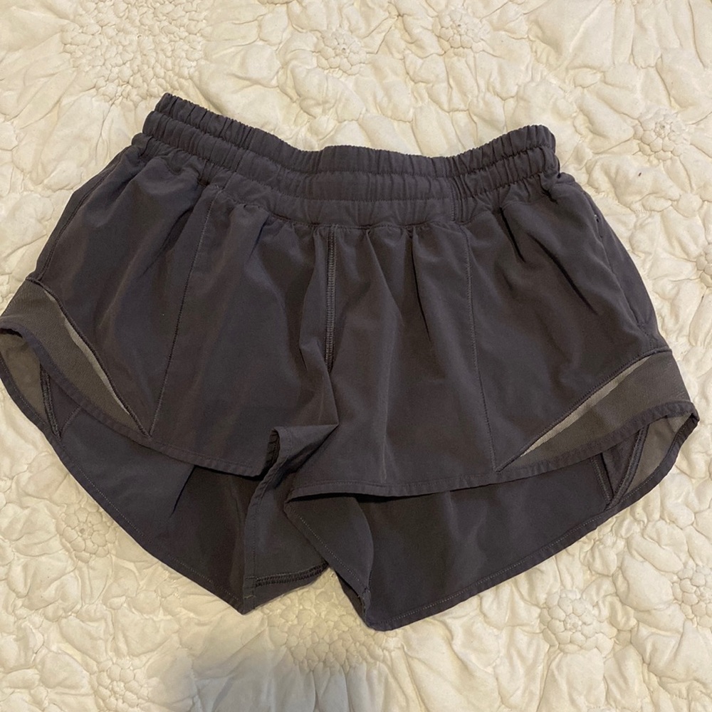 Lulu lemon grey hotty hot 2.5” shorts